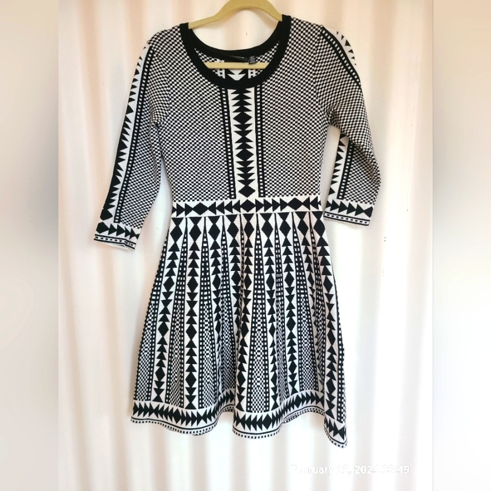 Nina Leonard graphic print dress